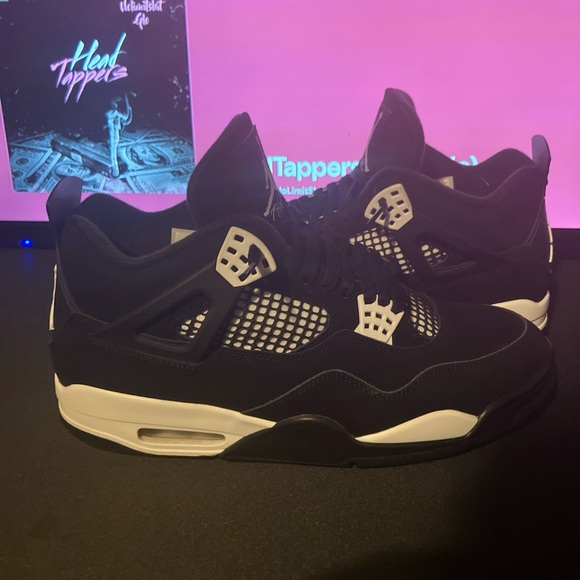 Jordan 4 white thunders sz 11 box comes with the shoes main image 5